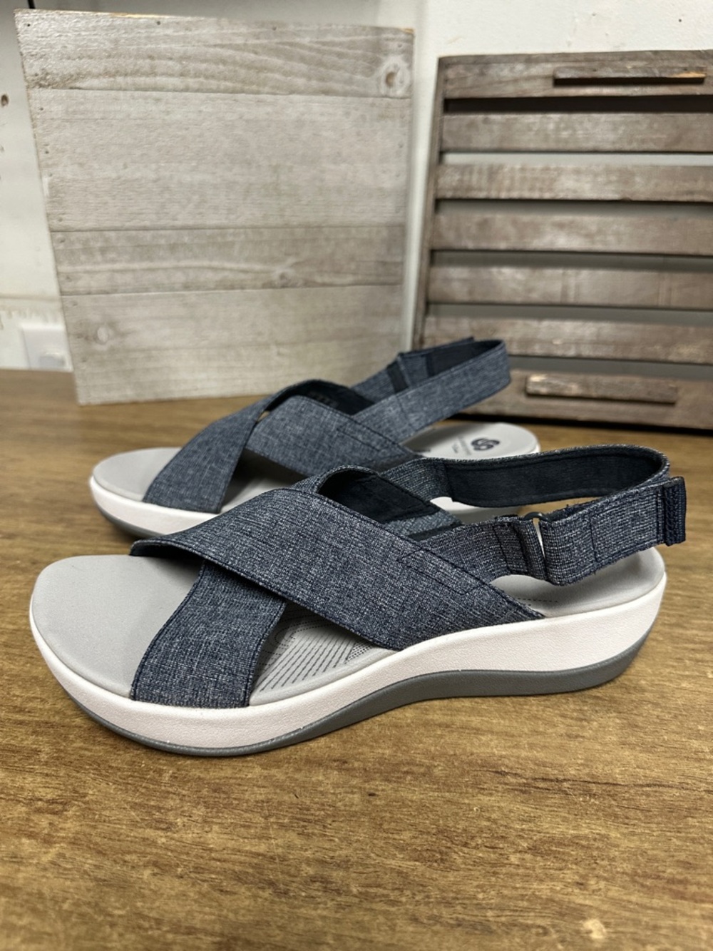 Clarks like new cloudsteppers cushion soft blue denim strappy Velcro sandals